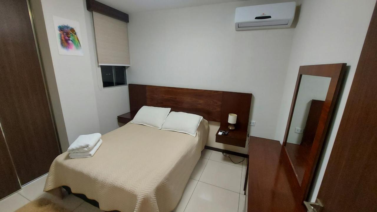 Hermoso Y Unico Apartamento Moderno, En Pleno Centro De Santa Cruz, Con Netflix Wi-Fi De 60 Mb, Estacionamiento Gratis Y Ac En Todos Los Ambientes Санта-Крус-де-ла-Сьерра Экстерьер фото